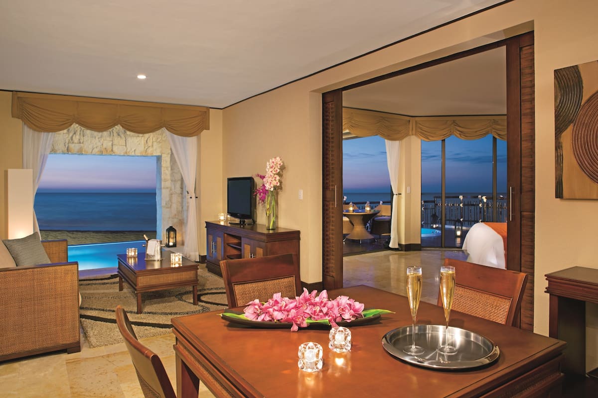 Preferred Club Ocean Front Governor Suite | 1 slaapkamer, een gratis minibar, een kluis op de kamer, een bureau