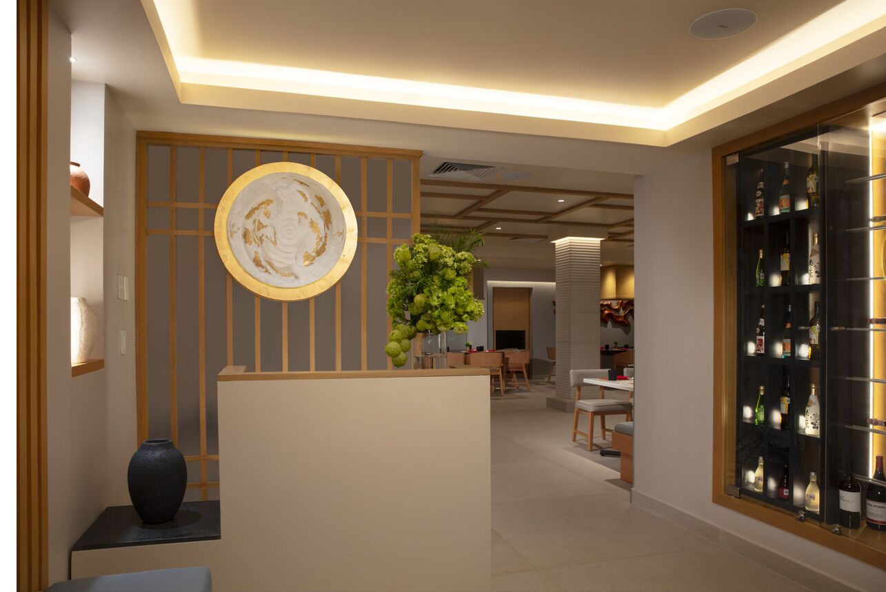 9 間餐廳，供應早餐、午餐和晚餐，法國料理