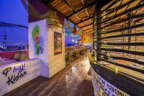 3 restaurants servant le petit déjeuner