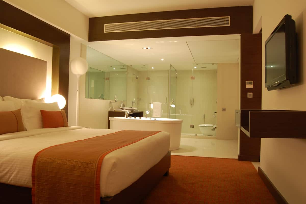 Suite, 1 Double Bed | 1 bedroom, premium bedding, Select Comfort beds, minibar