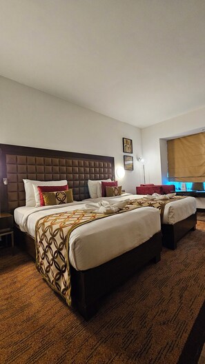 ห้องดีลักซ์ทวิน, ปลอดบุหรี่ | เครื่องนอนระดับพรีเมียม, เตียง Select Comfort, ตู้นิรภัยในห้องพัก