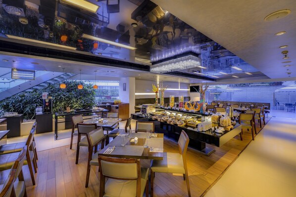 3 restaurants servant le petit déjeuner