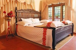 House Boat AC - One Bedroom | WiFi