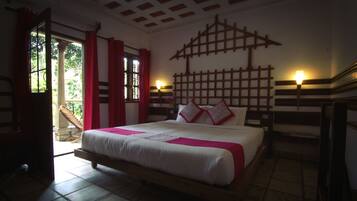 Deluxe Double or Twin Room | 1 bedroom, in-room safe, desk, soundproofing