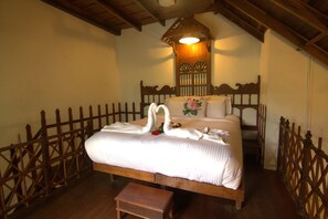 Nhà Duplex Superior, 1 giường đôi | 1 phòng ngủ, két bảo mật tại phòng, bàn, phòng cách âm 