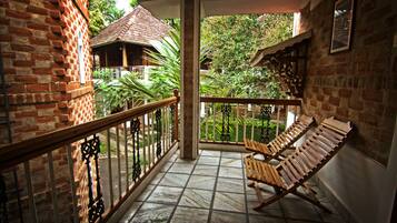 Deluxe Double or Twin Room | 1 bedroom, in-room safe, desk, soundproofing