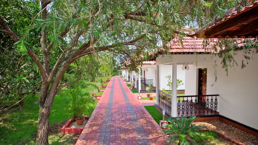 Sterling Lake Palace Alleppey