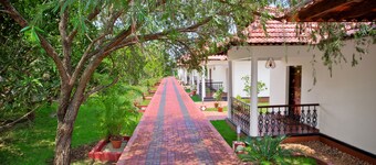 Sterling Lake Palace Alleppey
