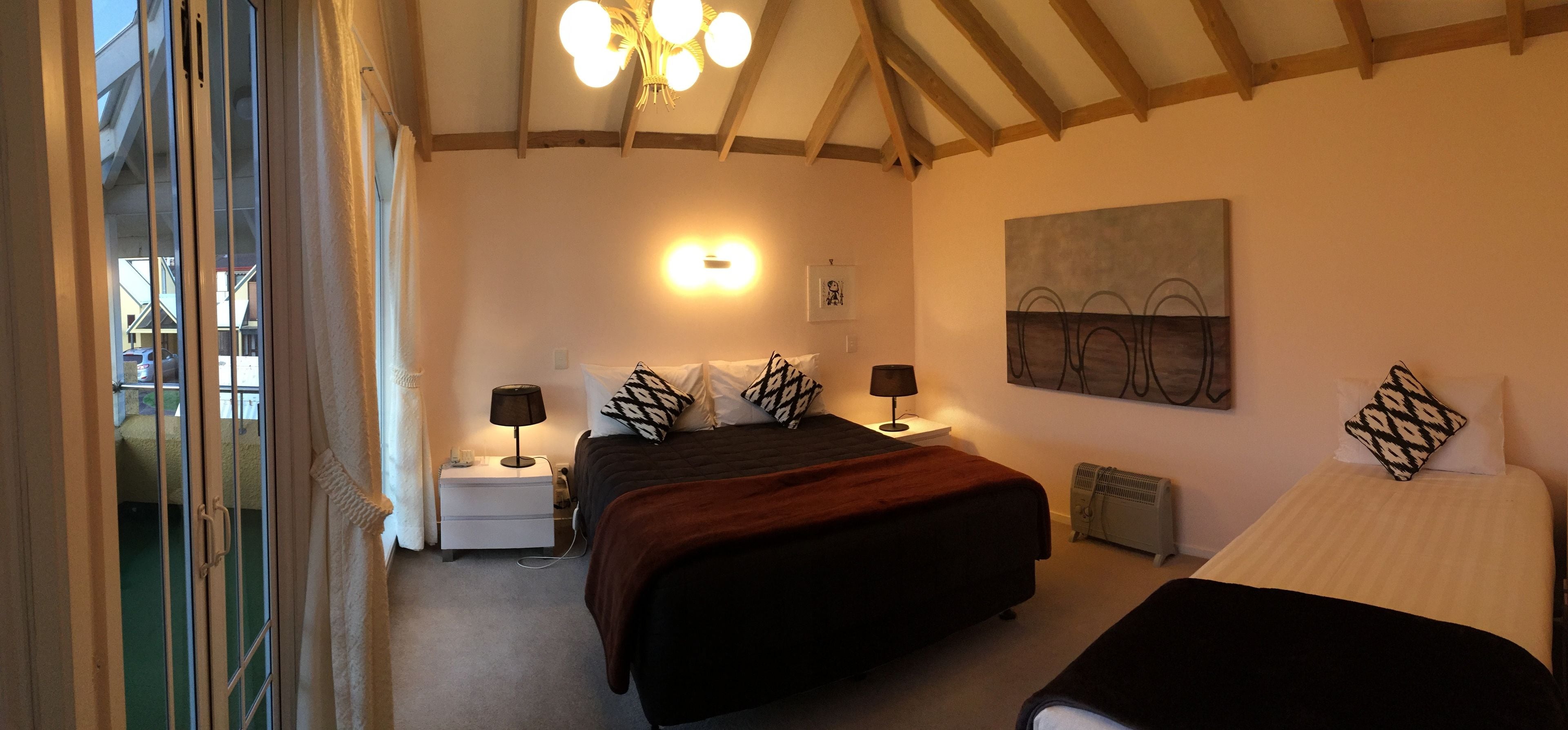 Premium Suite, 1 Bedroom, Sea View - Upper Level (1 Queen and 2 Single Beds)	