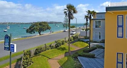Bucklands Beach Waterfront Motel