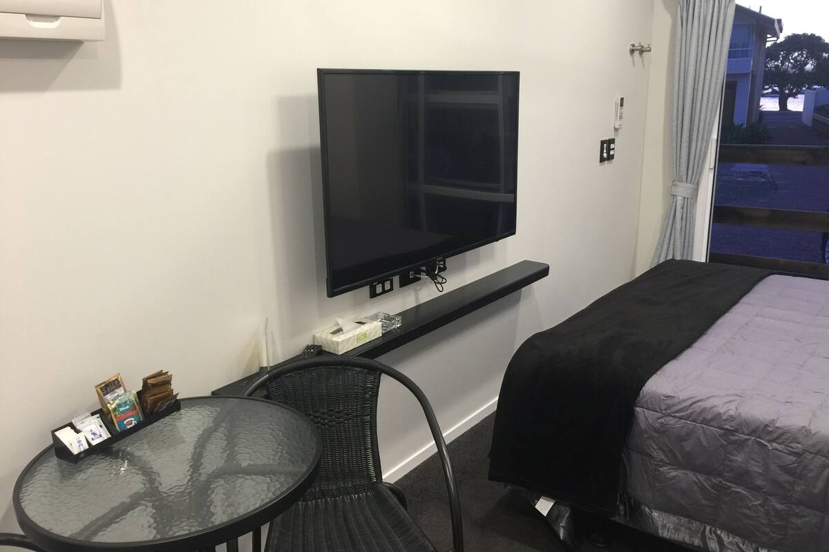 Desk, iron/ironing board (on request), WiFi (free), bed sheets