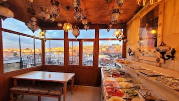 Desayuno buffet incluido todos los días