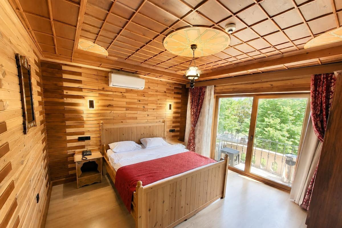Double Room, Park View | Minibar, in-room safe, soundproofing, iron/ironing board (on request)