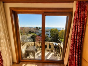 Chambre supérieure double, vue sur la mer | Minibar, coffre-fort, système d’insonorisation