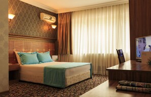 Minibar, bureau, rideaux occultants, lits bébé (gratuits)