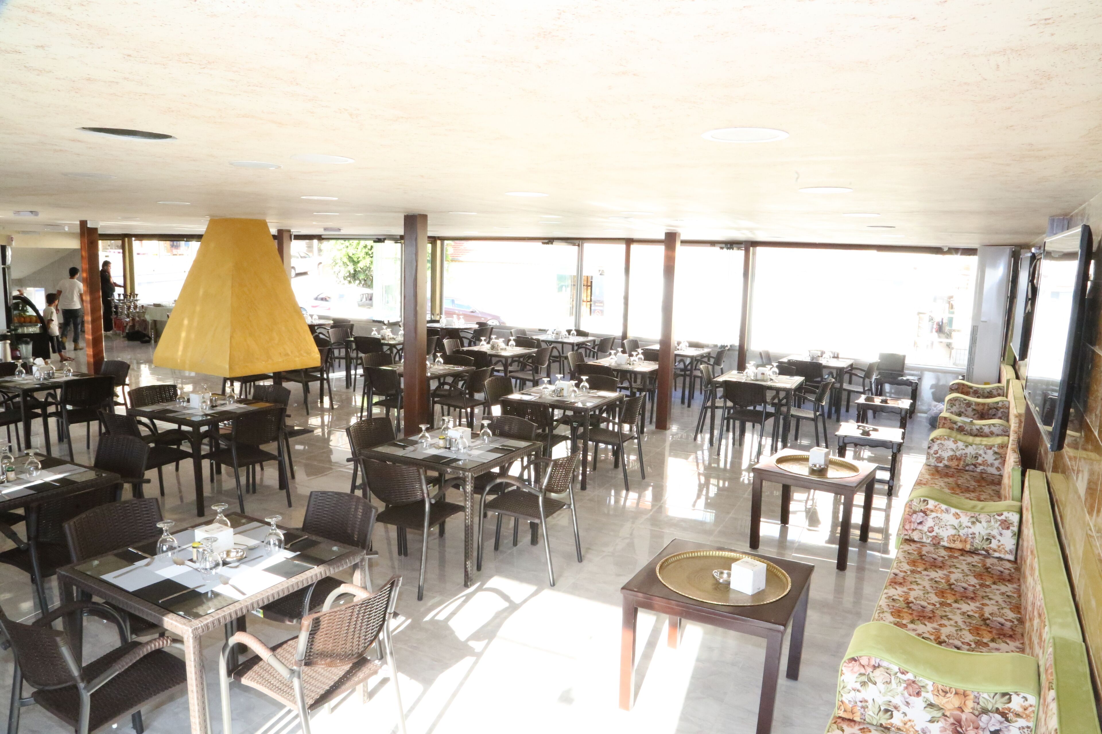 breakfast, lunch and dinner served