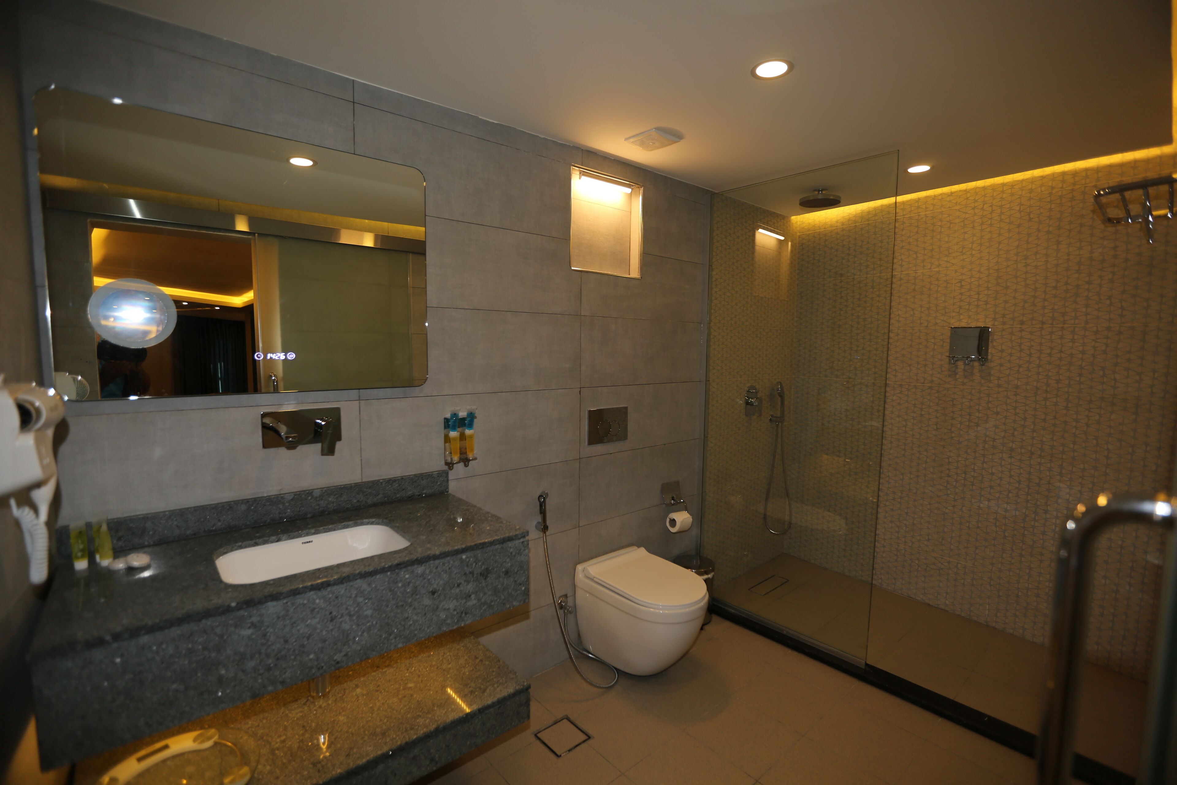 deluxe twin room | bathroom | hydromassage showerhead, designer toiletries, hair dryer, bathrobes