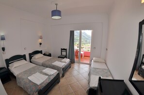 이코노미 트리플룸, 부분 바다 전망 | 저자극성 침구, 객실 내 금고, 책상