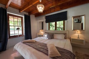 2 bedrooms, Egyptian cotton sheets, premium bedding, down duvets