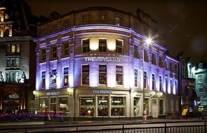 Front of property – evening/night - The Rutland Hotel & Apartments (Edinburgh)