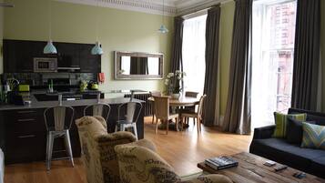 Standard-Apartment, 1 Schlafzimmer | Wohnbereich | Fernseher