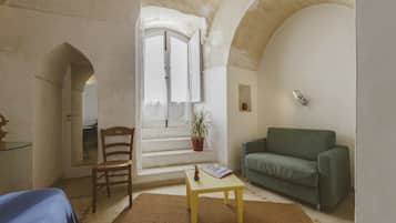 Junior Suite | Minibar, desk, cribs/infant beds, rollaway beds