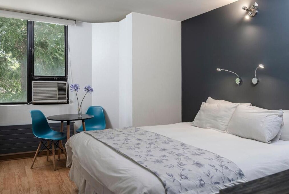 Single Room | Minibar, in-room safe, individually decorated, individually furnished