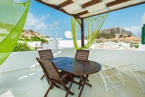 Studio, Balcony | In-room safe, individually decorated, individually furnished