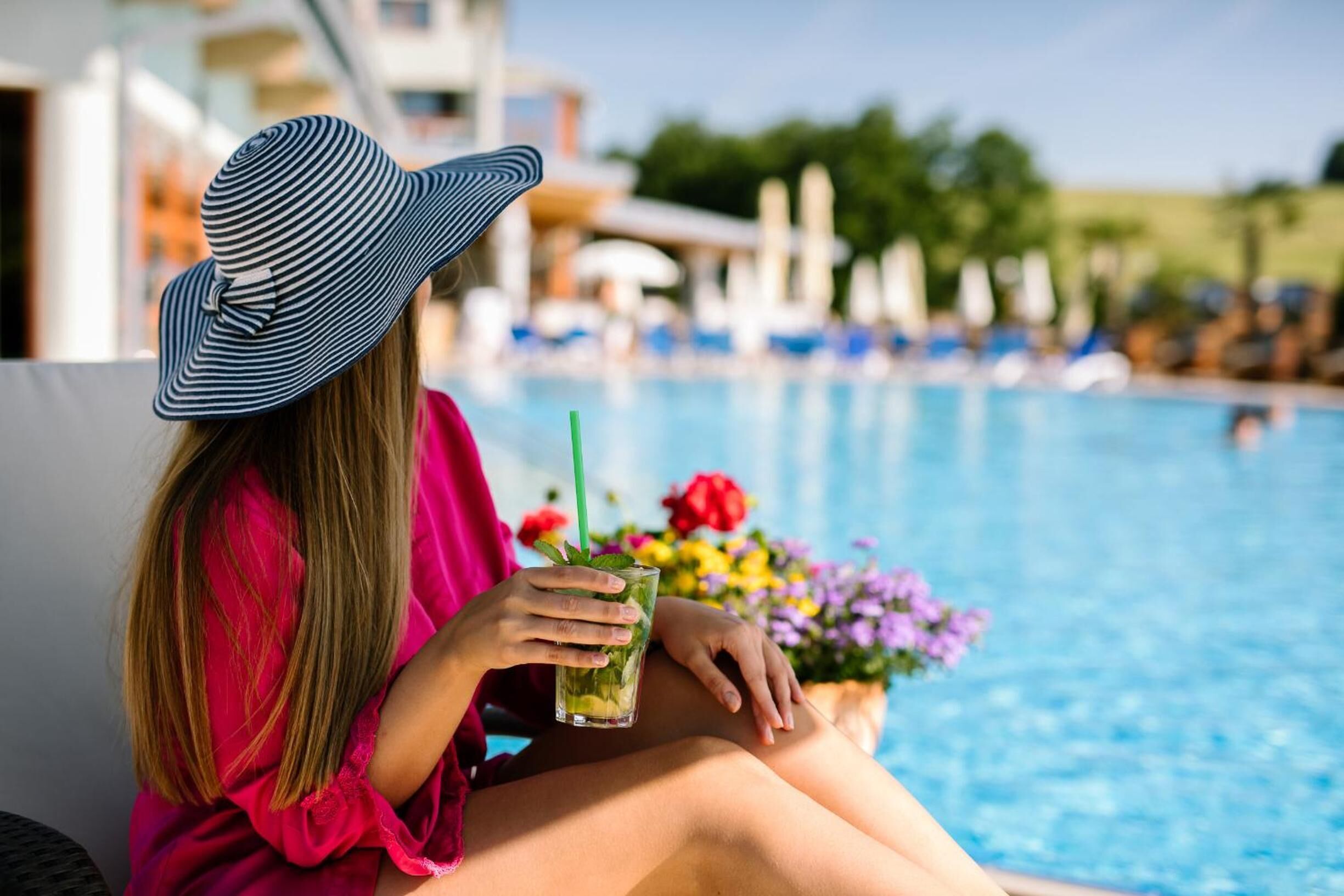 2 indoor pools, 2 outdoor pools, open 8 am to 9:00 pm, pool umbrellas