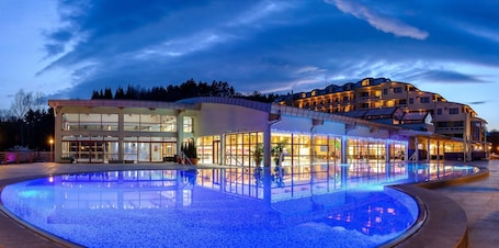 2 indoor pools, 2 outdoor pools, open 8 AM to 9:00 PM, pool umbrellas