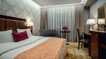 Double Room | Tilam berlapik, bar mini, peti besi dalam bilik, meja