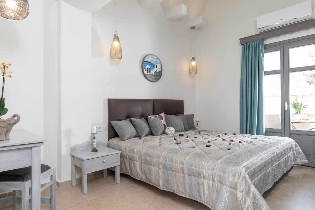 Suite (Tholos) | 1 habitación, caja de seguridad en la habitación y insonorización