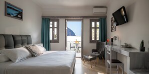 In-room safe, soundproofing, free WiFi, bed sheets