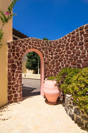 Exterior - Smaragdi Hotel (Santorini)