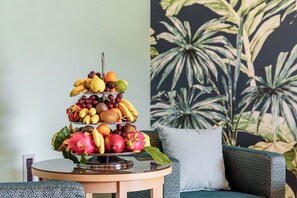 Deluxe Suite | Premium bedding, down comforters, pillowtop beds, minibar