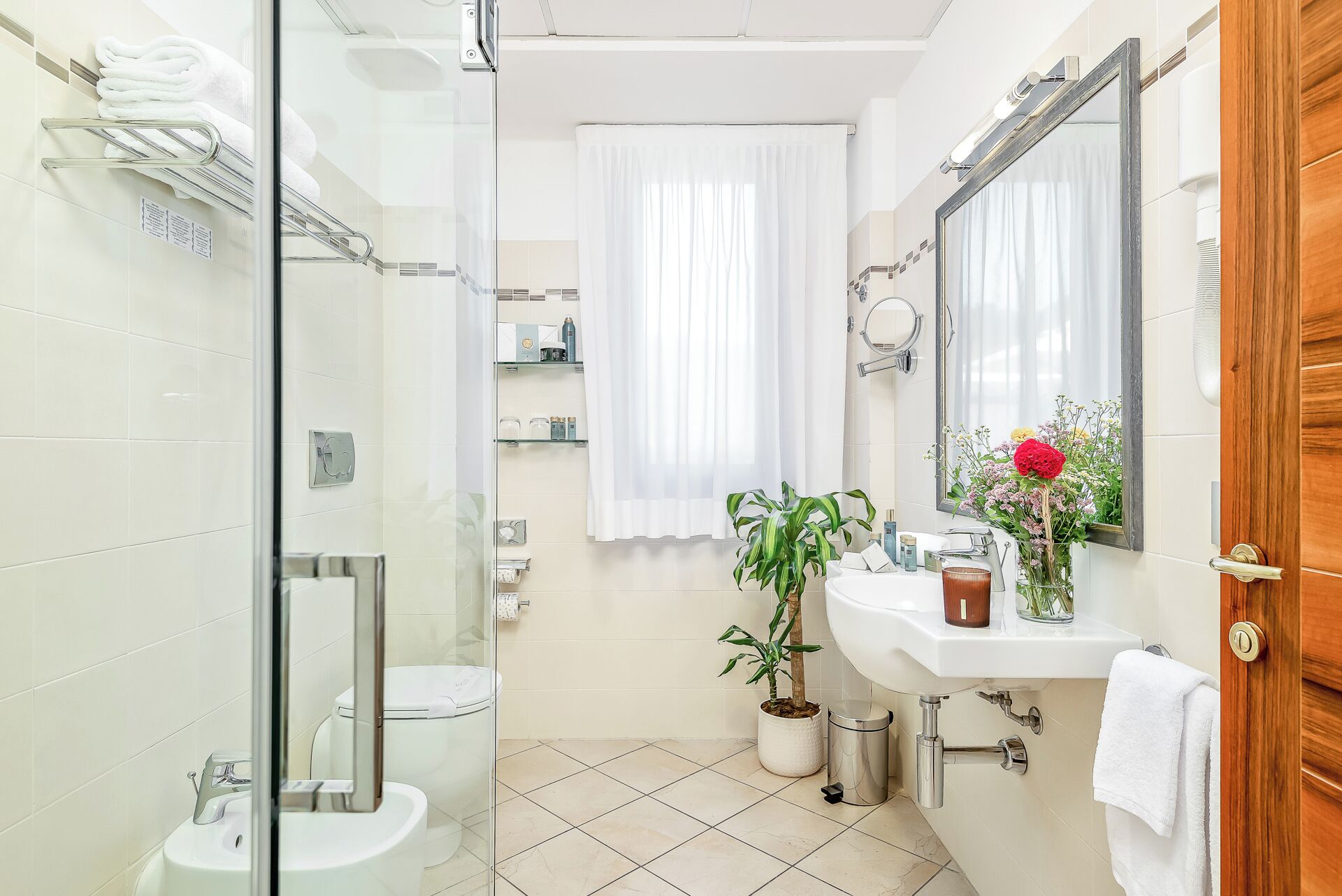 shower, rainfall showerhead, free toiletries, hair dryer