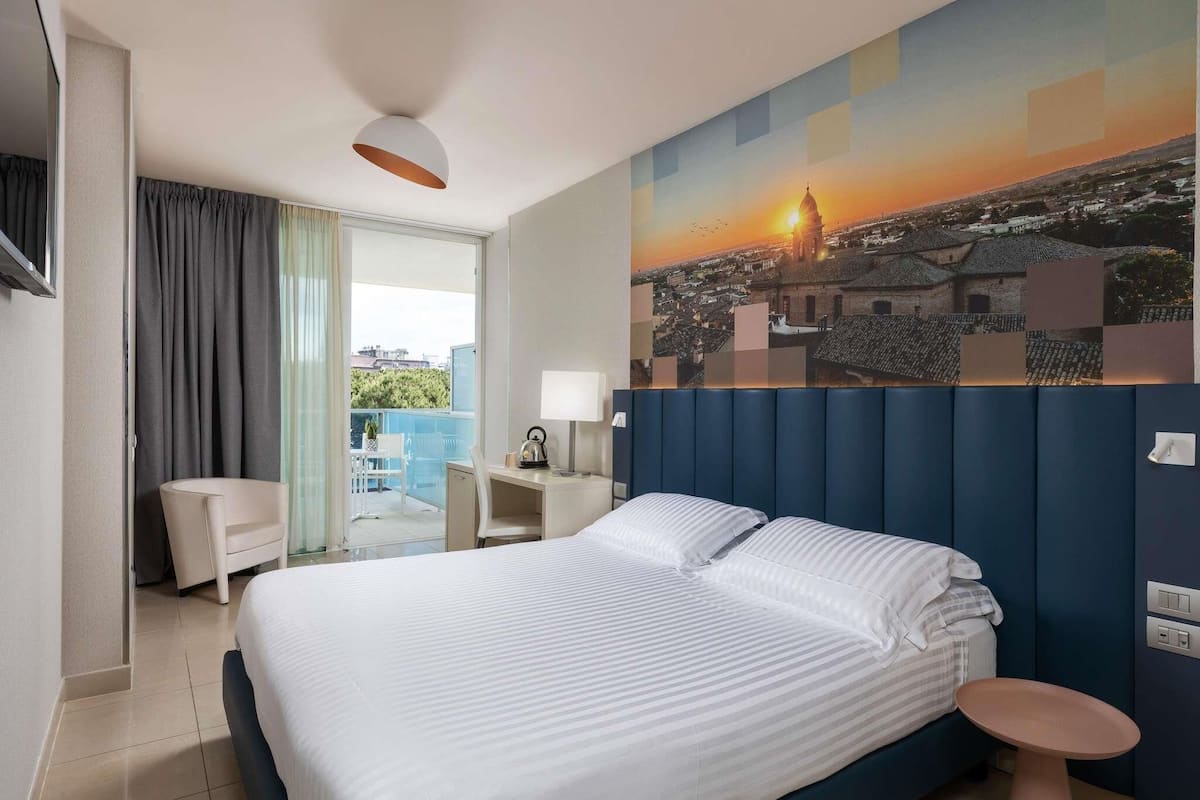 Classic Room, 1 Double Bed, Balcony, Partial Sea View (side sea view) | Down comforters, pillowtop beds, minibar, in-room safe