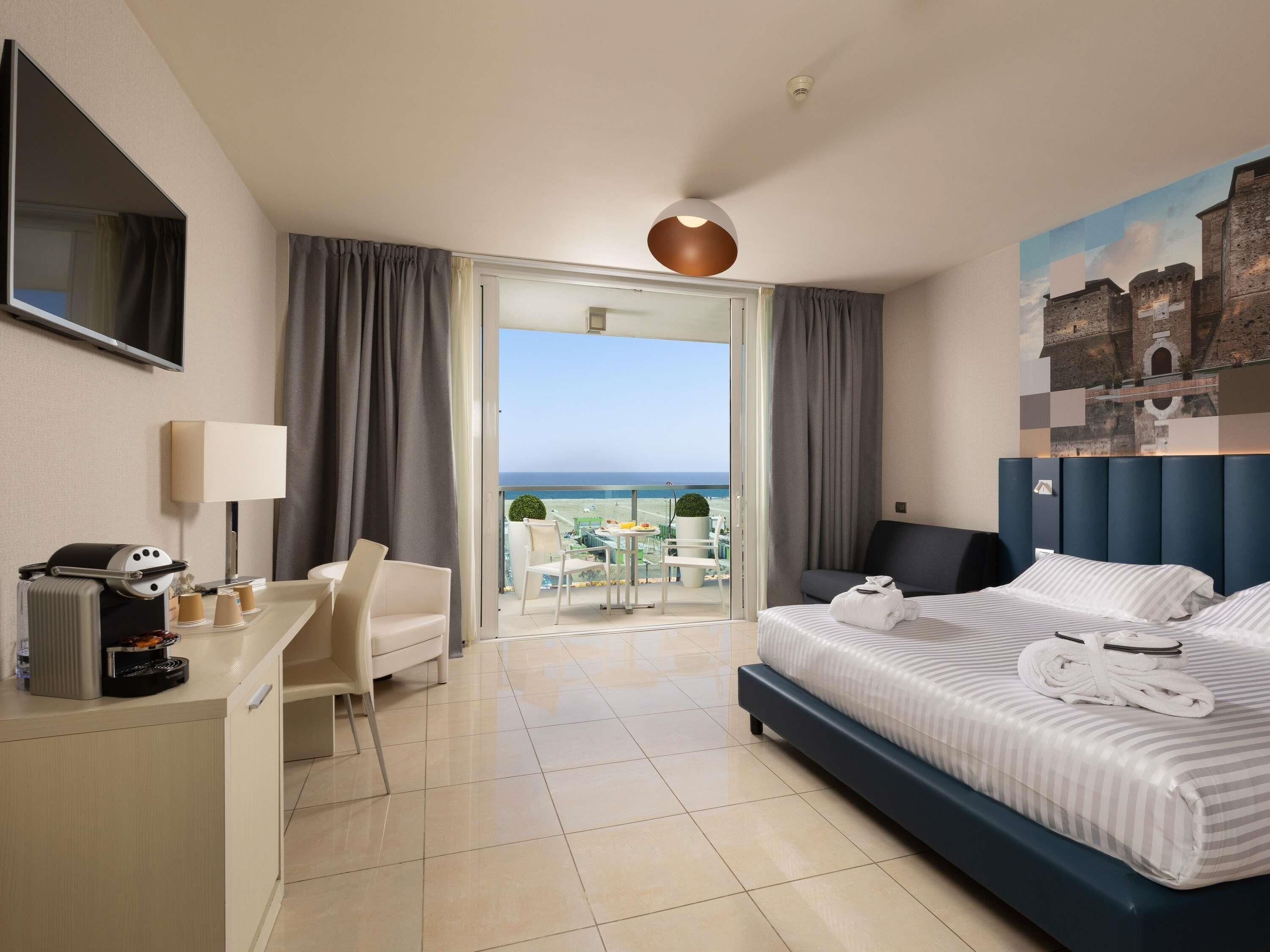 Privilege, Phòng, nhiều giường, quang cảnh biển | Chăn bông, nệm có lớp đệm bông, minibar, két bảo mật tại phòng 