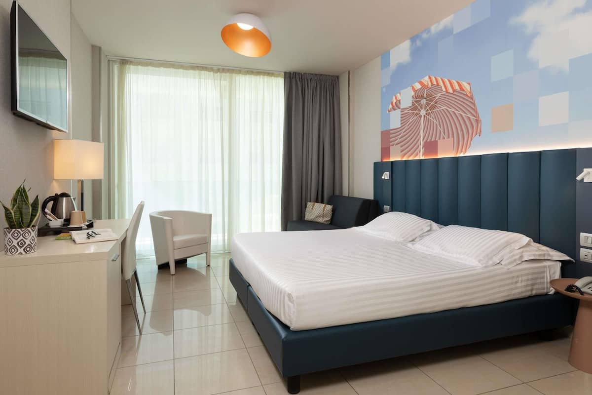 Cubrecamas, colchones con pillow-top y minibar