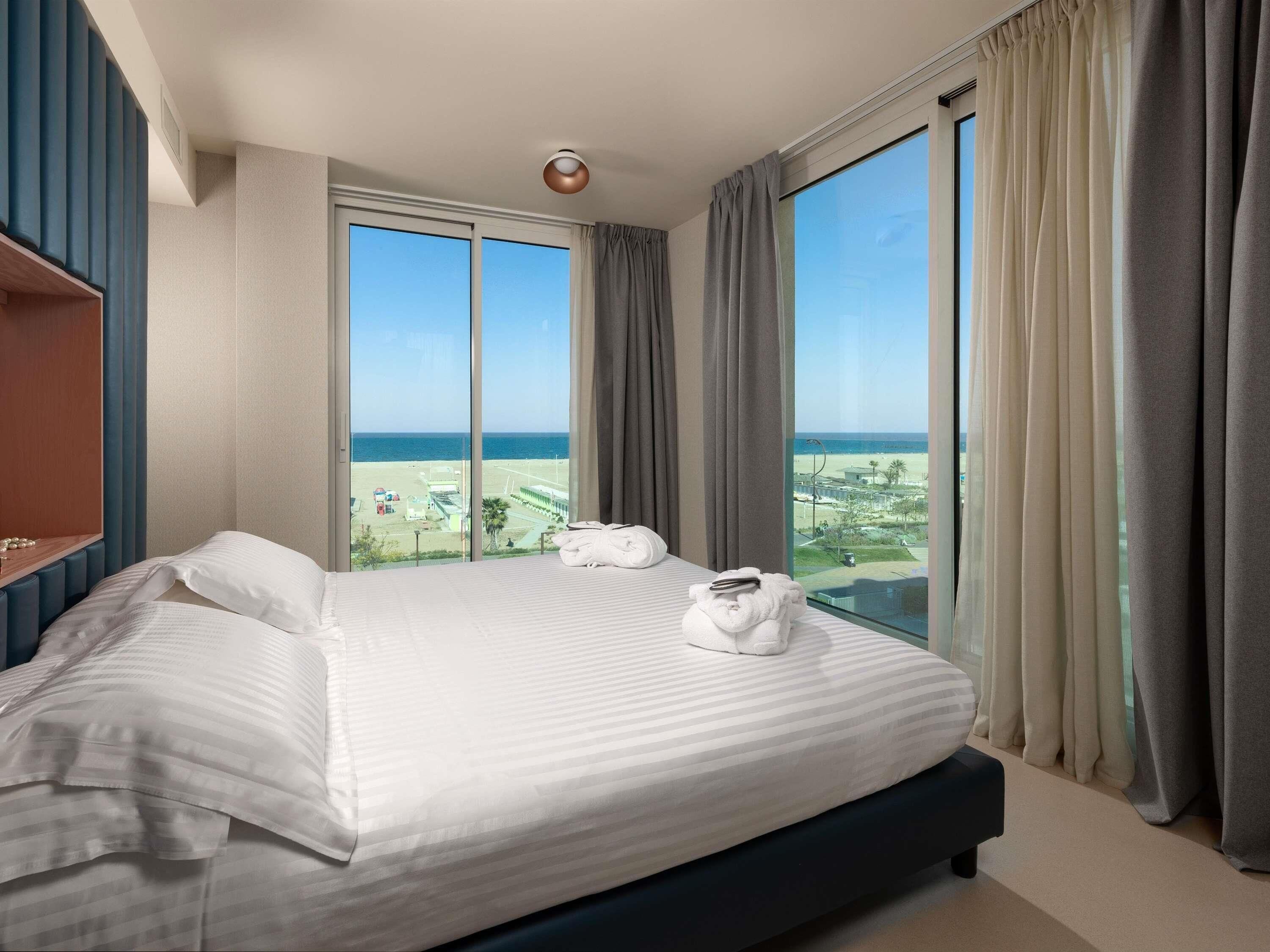 Junior-Suite, Meerseite | Daunenbettdecken, Pillowtop-Betten, Minibar, Zimmersafe