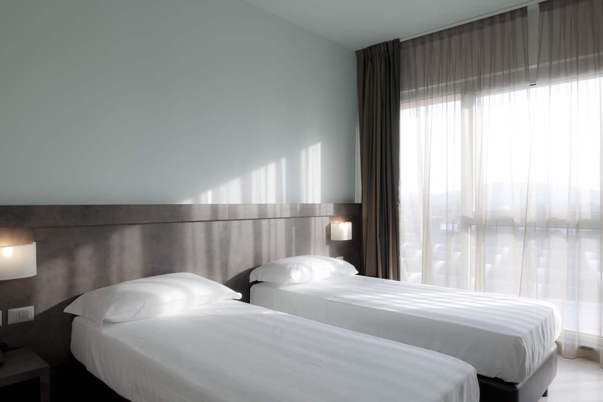 double or twin room | hypo-allergenic bedding, minibar, in-room safe, desk