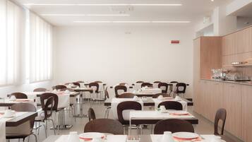 Daily continental breakfast (EUR 10 per person)