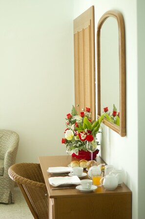 Minibar, desk, cots/infant beds, bed sheets