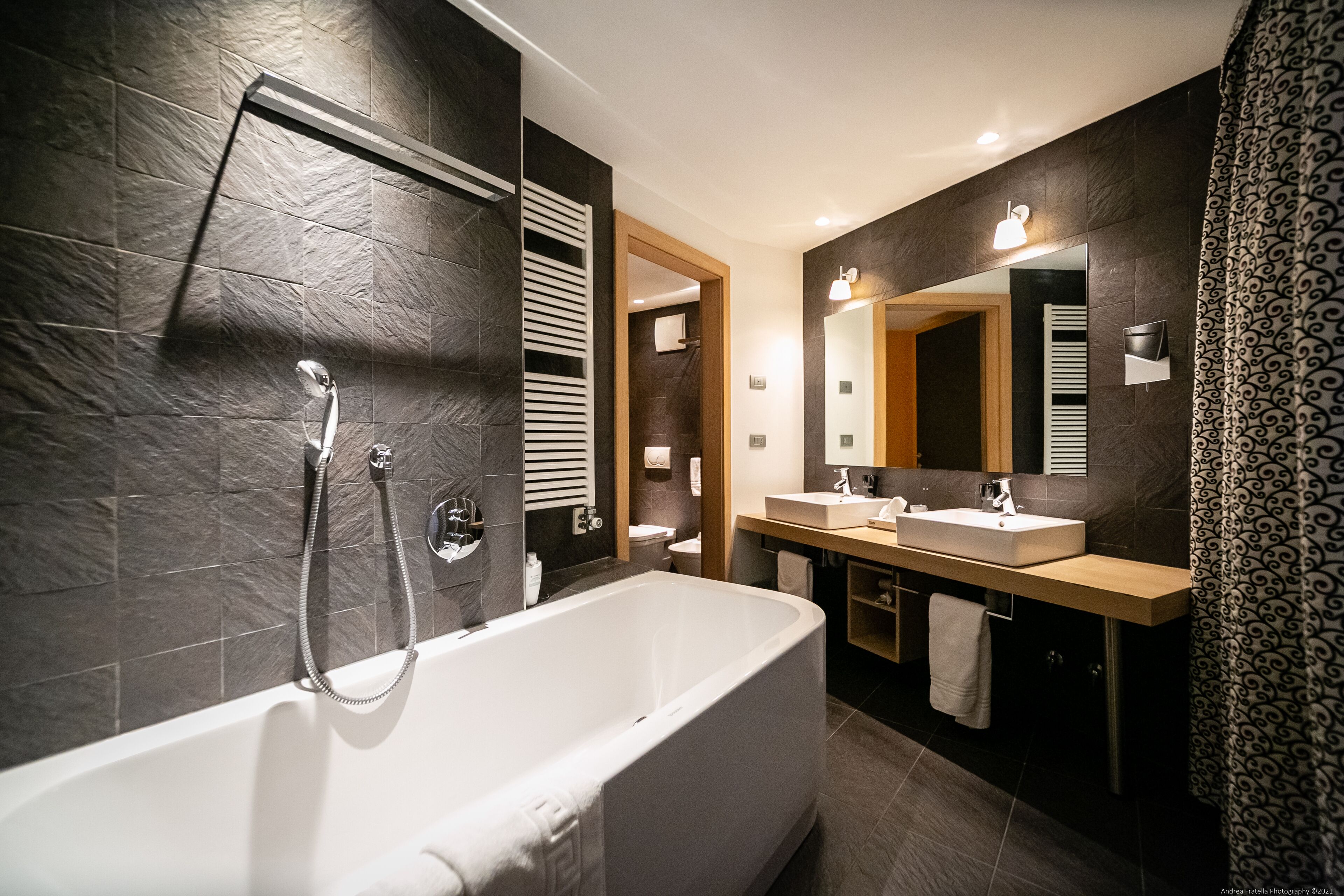 executive double room | jetted bathtub