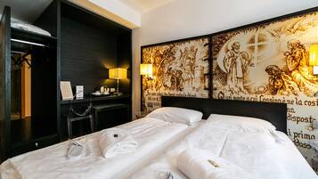 Deluxe-Zimmer | Italienische Bettbezüge von Frette, hochwertige Bettwaren, Minibar