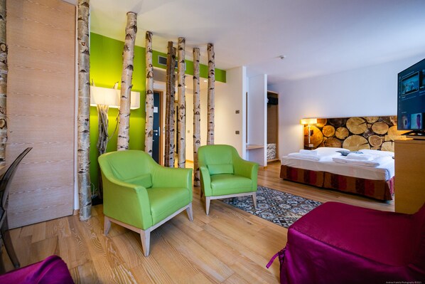 Executive Quadruple Room | Living area