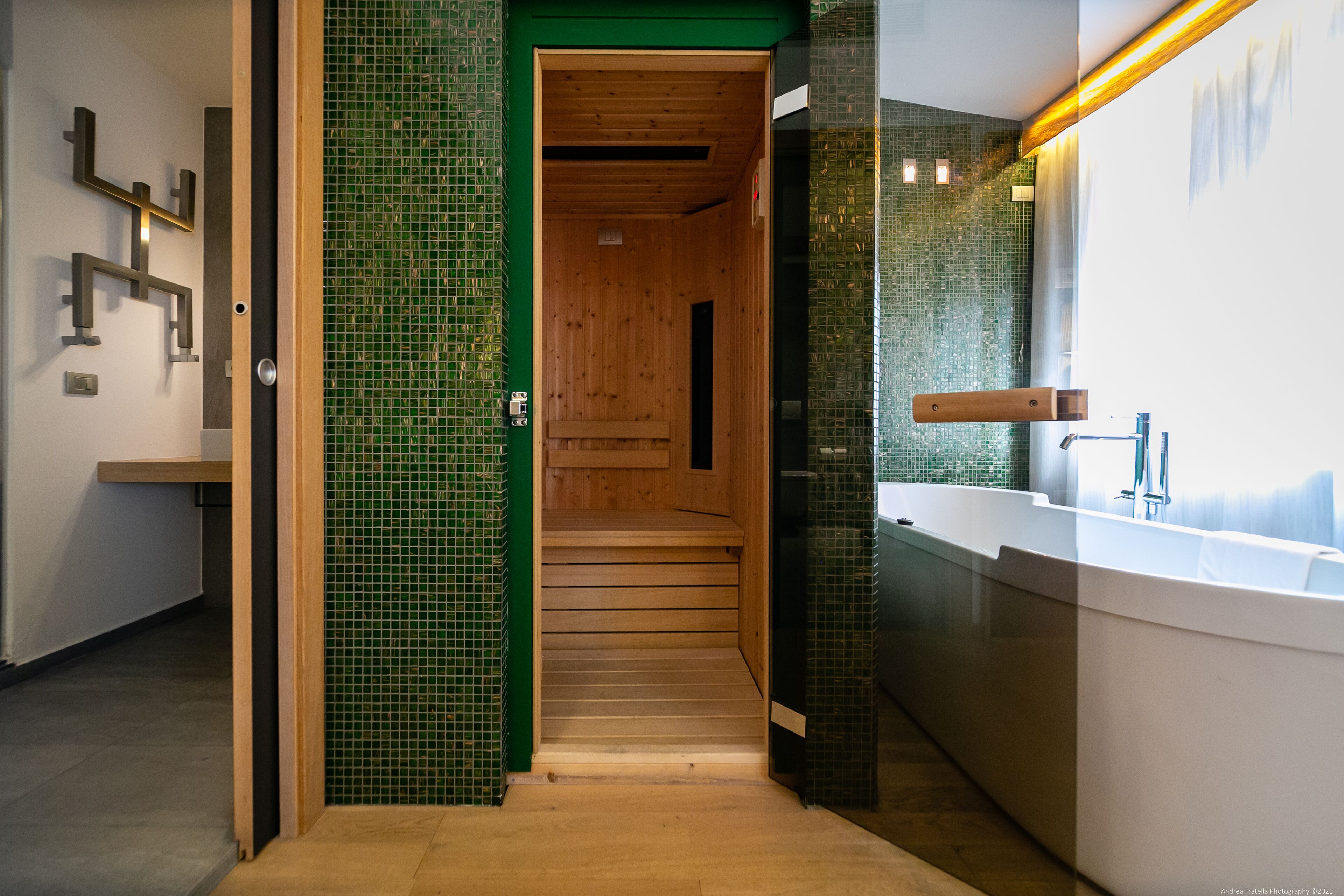 Frette Italian sheets, premium bedding, minibar, in-room safe