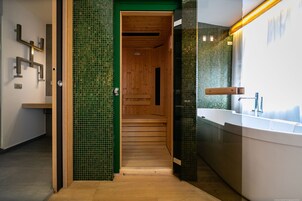 Luxury Studio Suite | Frette Italian sheets, premium bedding, minibar, in-room safe