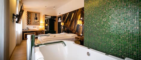 Suite studio luxueuse | Draps italiens de Frette, literie de qualité, minibar, coffre-fort