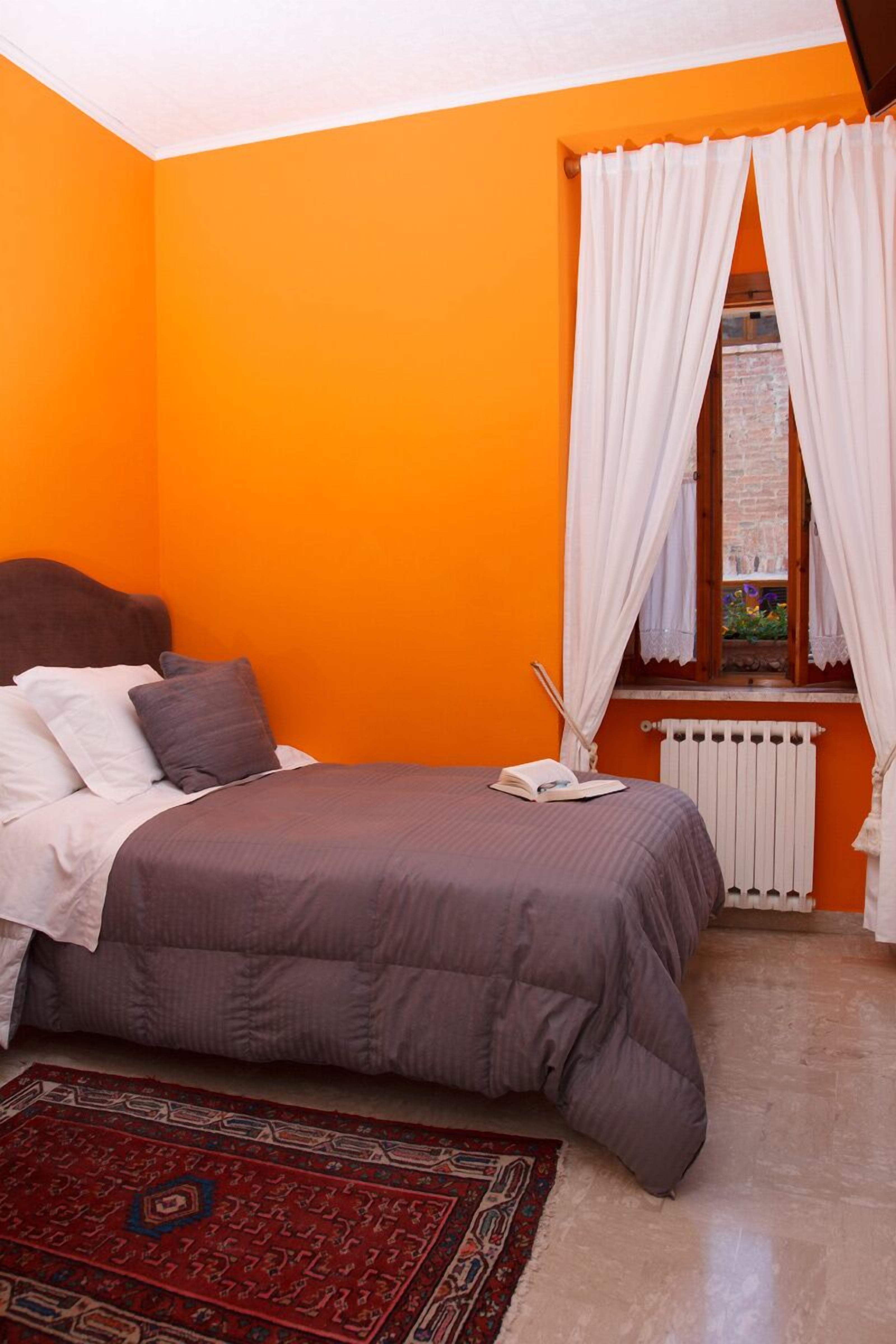 single room | minibar, in-room safe, desk, free wifi